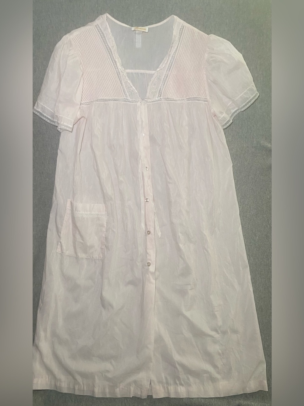 BARBIZON Nightgown Sz?  Light Pink w/ Lace Embroidered Flowers Buttons